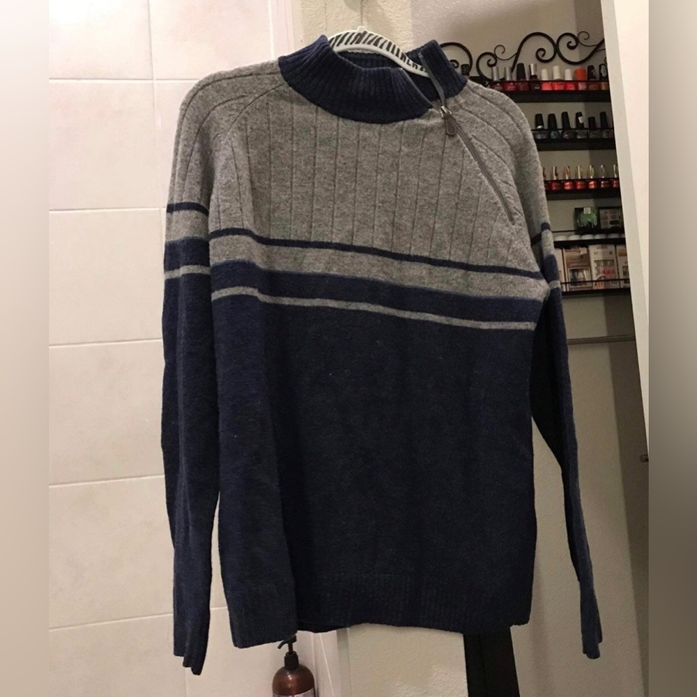 Heavy weighted mens pullover sweater (Unique Brand) Size Large